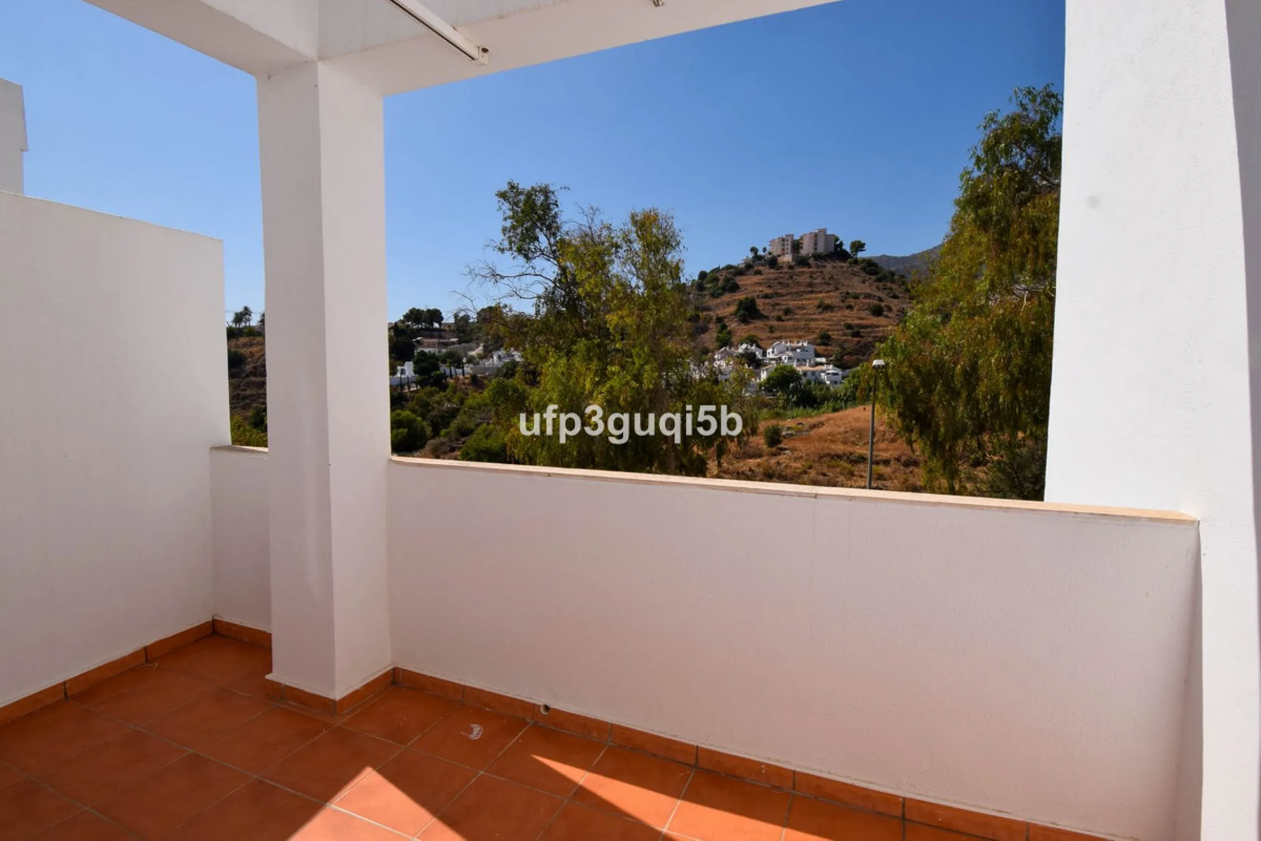 Spacious Top-Floor Apartment with Panoramic Views – Ideal for Residential Living or Investment
