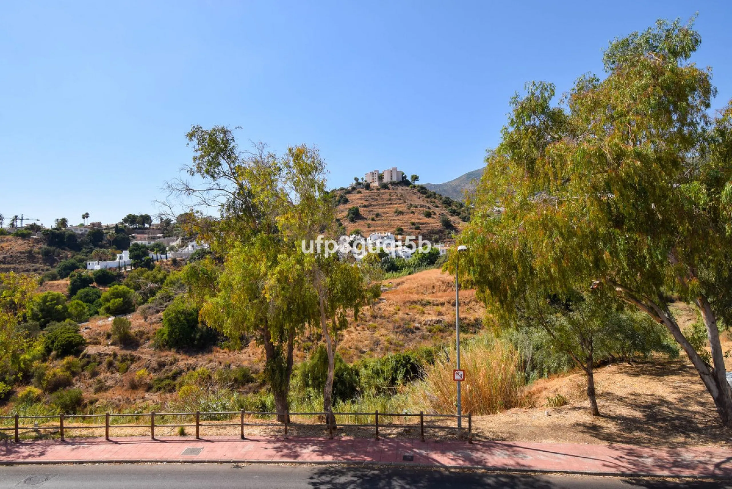 Spacious Top-Floor Apartment with Panoramic Views – Ideal for Residential Living or Investment