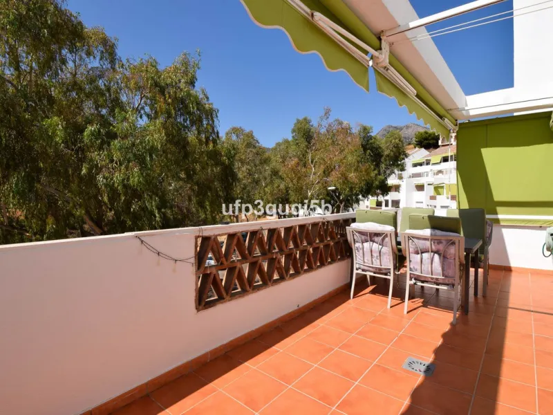 Spacious Top-Floor Apartment with Panoramic Views – Ideal for Residential Living or Investment