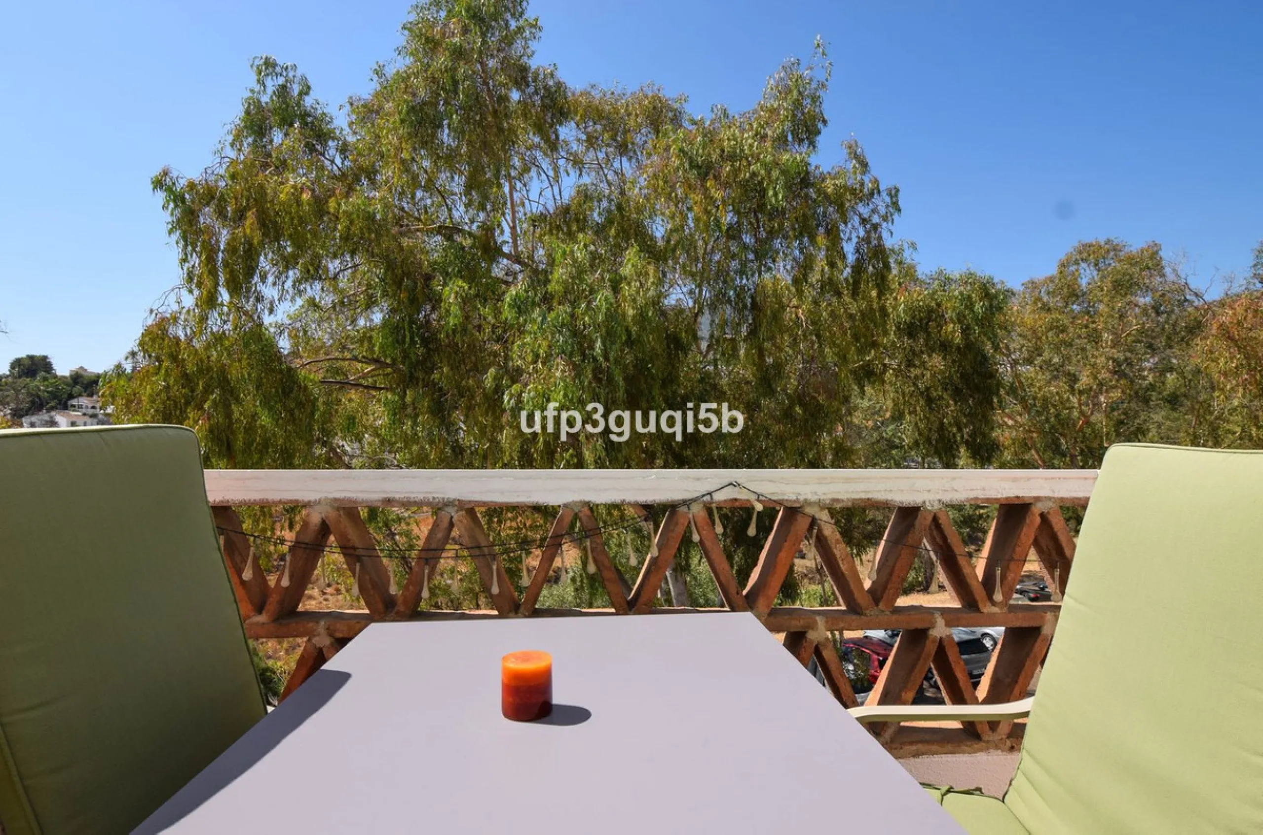 Spacious Top-Floor Apartment with Panoramic Views – Ideal for Residential Living or Investment