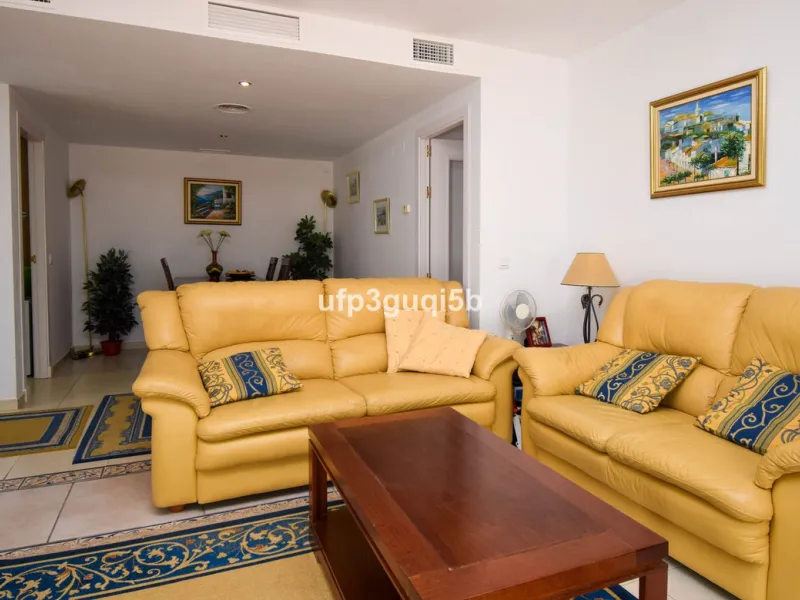 Spacious Top-Floor Apartment with Panoramic Views – Ideal for Residential Living or Investment