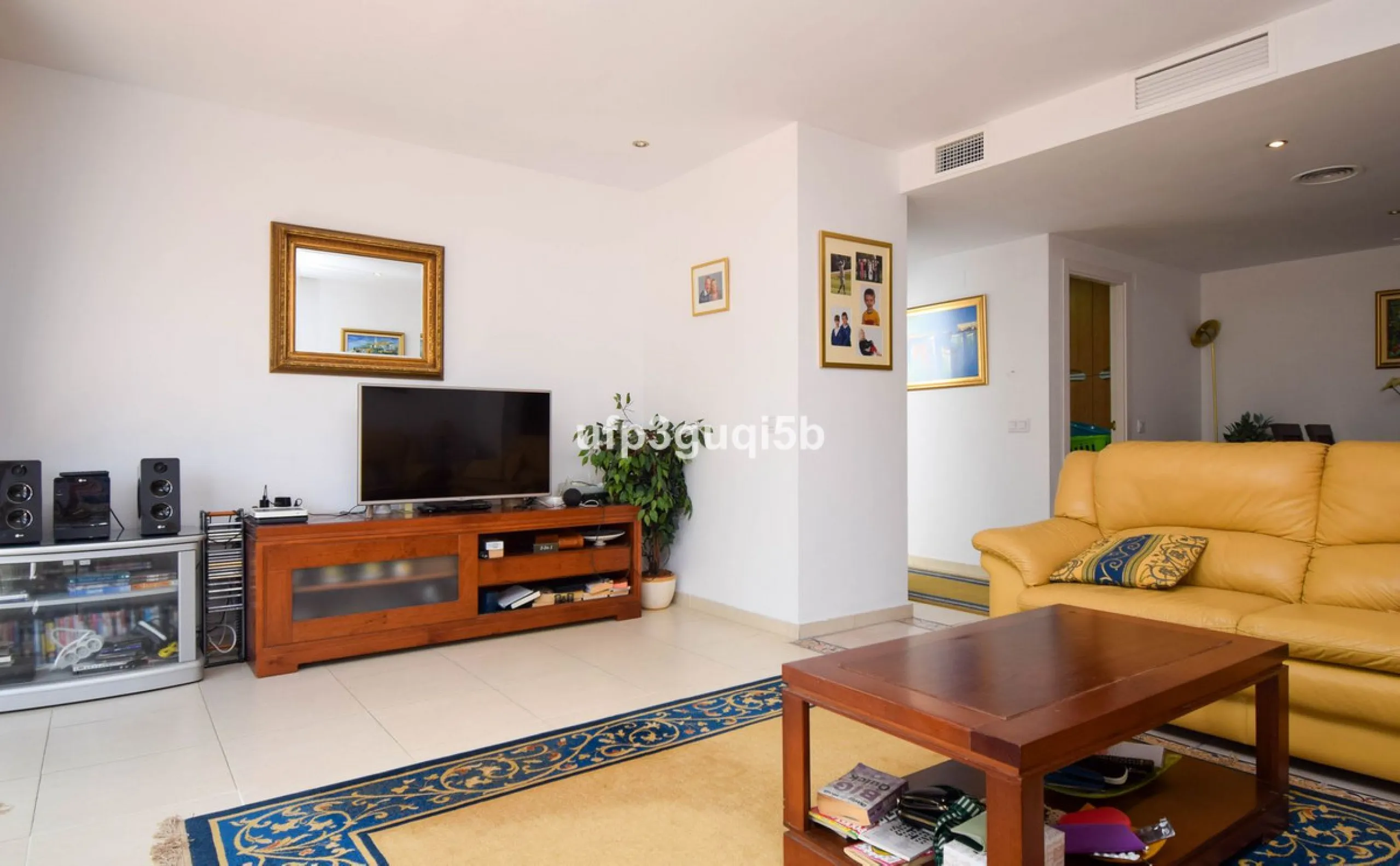 Spacious Top-Floor Apartment with Panoramic Views – Ideal for Residential Living or Investment