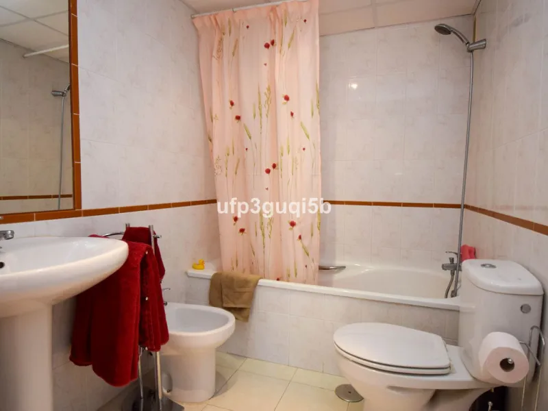 Spacious Top-Floor Apartment with Panoramic Views – Ideal for Residential Living or Investment