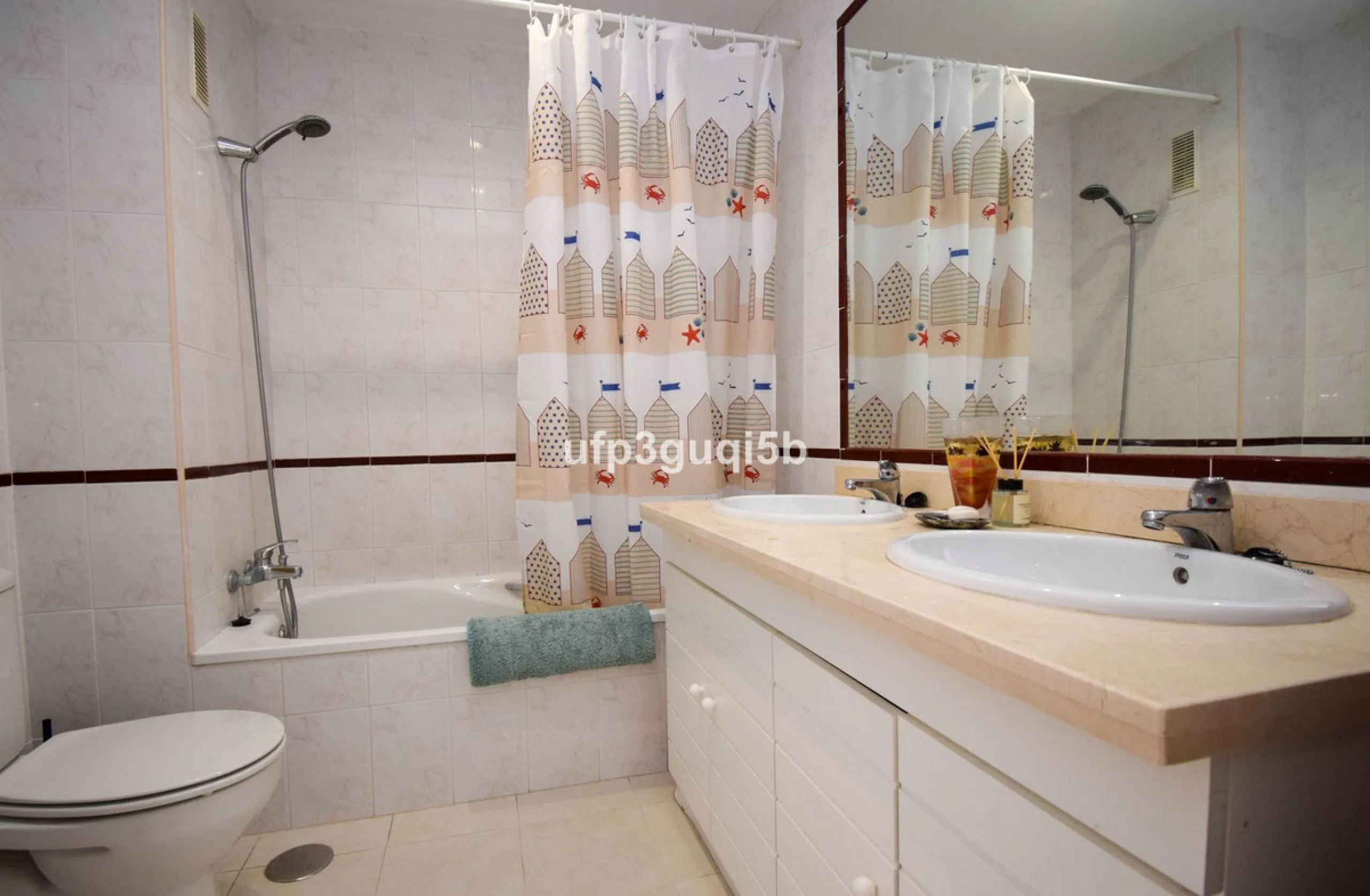 Spacious Top-Floor Apartment with Panoramic Views – Ideal for Residential Living or Investment