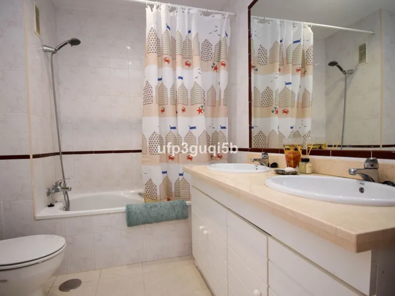 Spacious Top-Floor Apartment with Panoramic Views – Ideal for Residential Living or Investment
