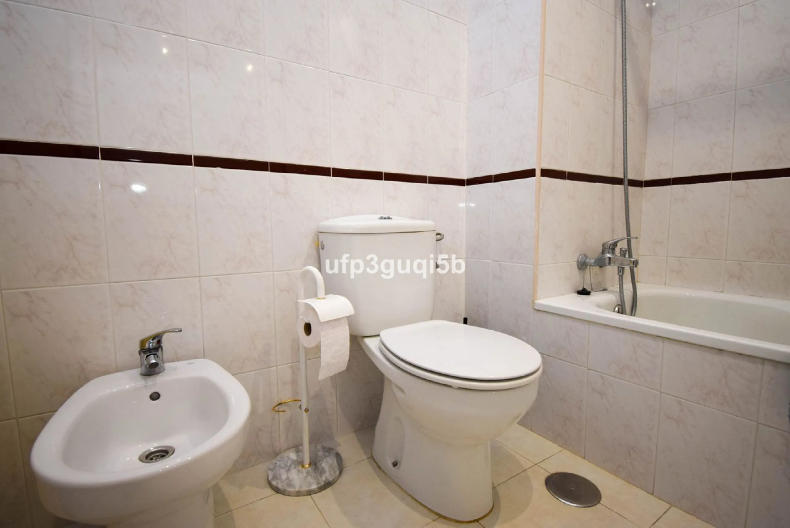 Spacious Top-Floor Apartment with Panoramic Views – Ideal for Residential Living or Investment