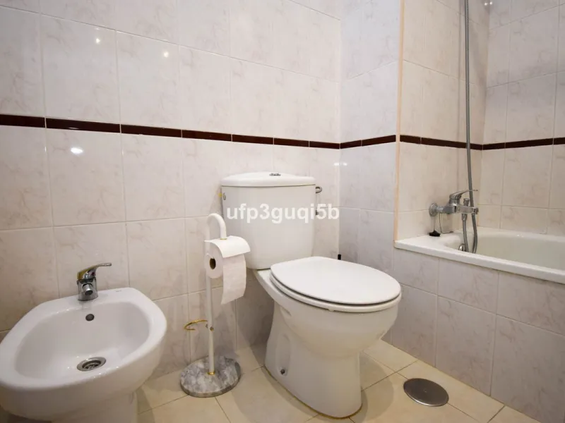 Spacious Top-Floor Apartment with Panoramic Views – Ideal for Residential Living or Investment