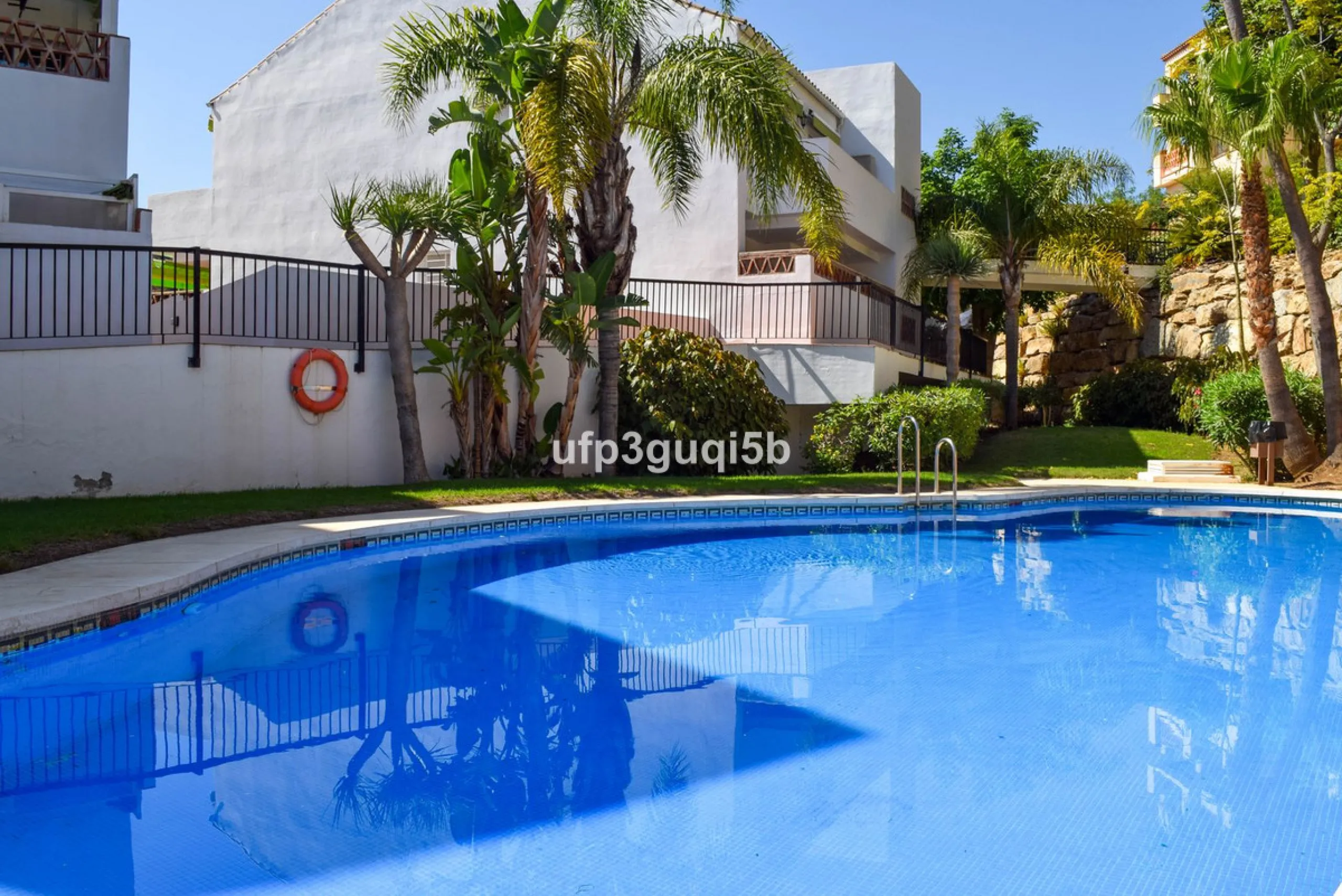 Spacious Top-Floor Apartment with Panoramic Views – Ideal for Residential Living or Investment