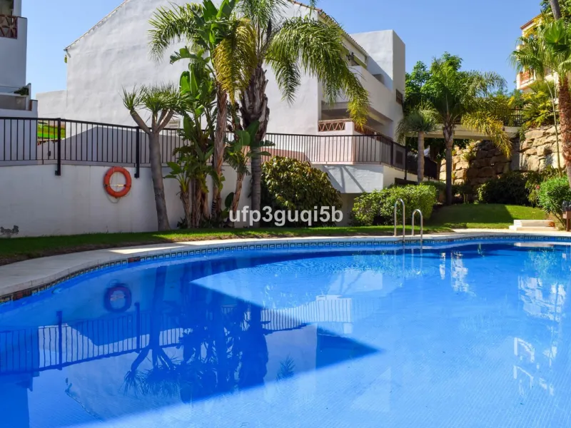 Spacious Top-Floor Apartment with Panoramic Views – Ideal for Residential Living or Investment