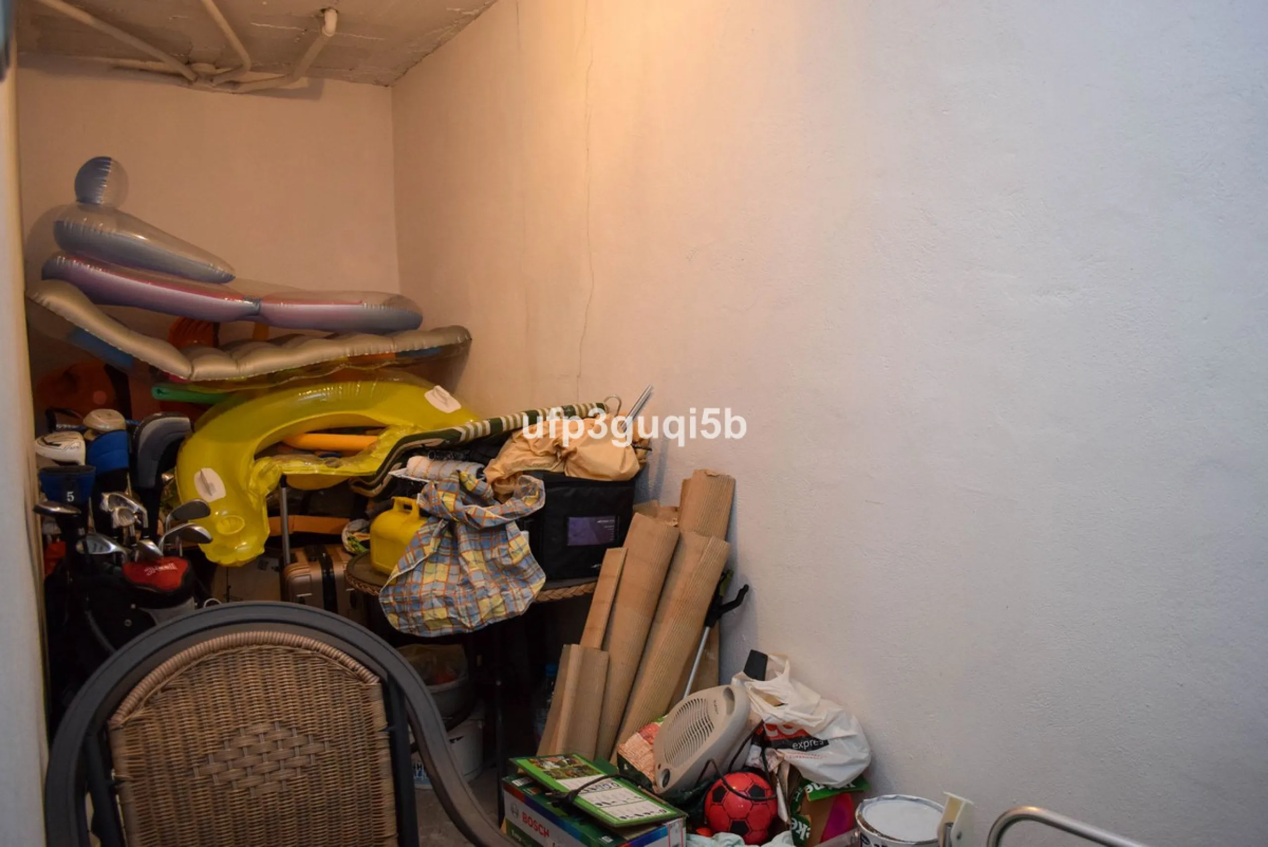 Spacious Top-Floor Apartment with Panoramic Views – Ideal for Residential Living or Investment