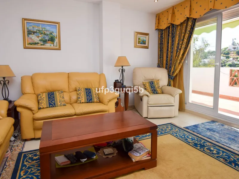 Spacious Top-Floor Apartment with Panoramic Views – Ideal for Residential Living or Investment