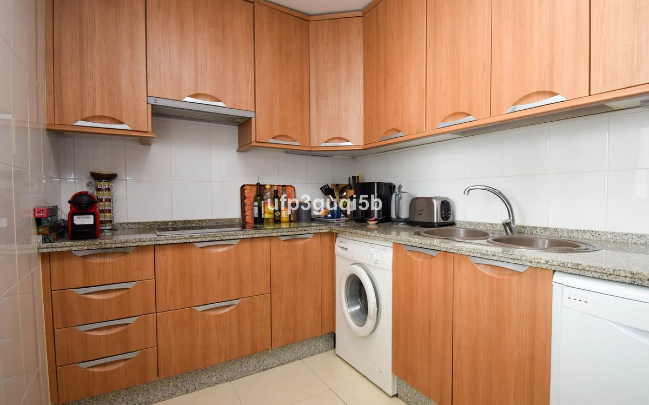 Spacious Top-Floor Apartment with Panoramic Views – Ideal for Residential Living or Investment