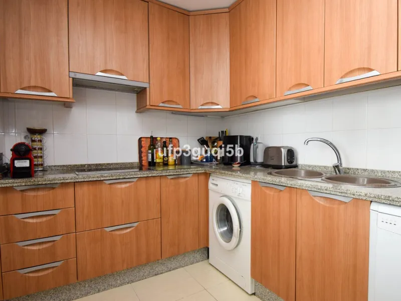 Spacious Top-Floor Apartment with Panoramic Views – Ideal for Residential Living or Investment