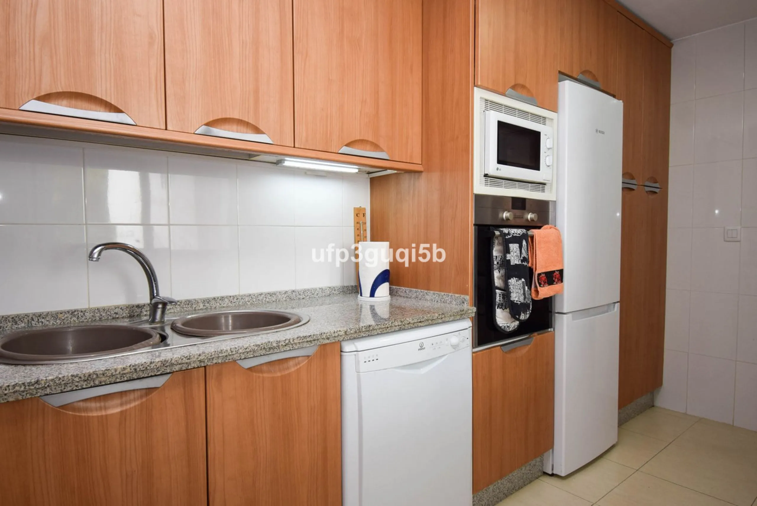 Spacious Top-Floor Apartment with Panoramic Views – Ideal for Residential Living or Investment