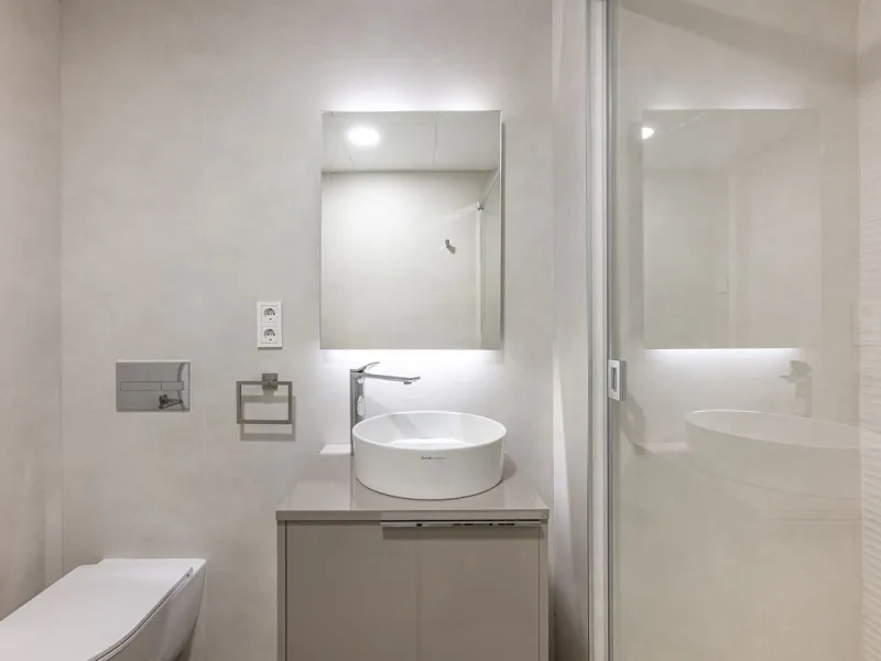 Discover a rare gem in the prestigious The Edge development, one of the most exclusive complexes on the New Golden Mile. This elegant ground-floor 2-bedroom residence blends contemporary design, exceptional specifications and an unbeatable location, with 