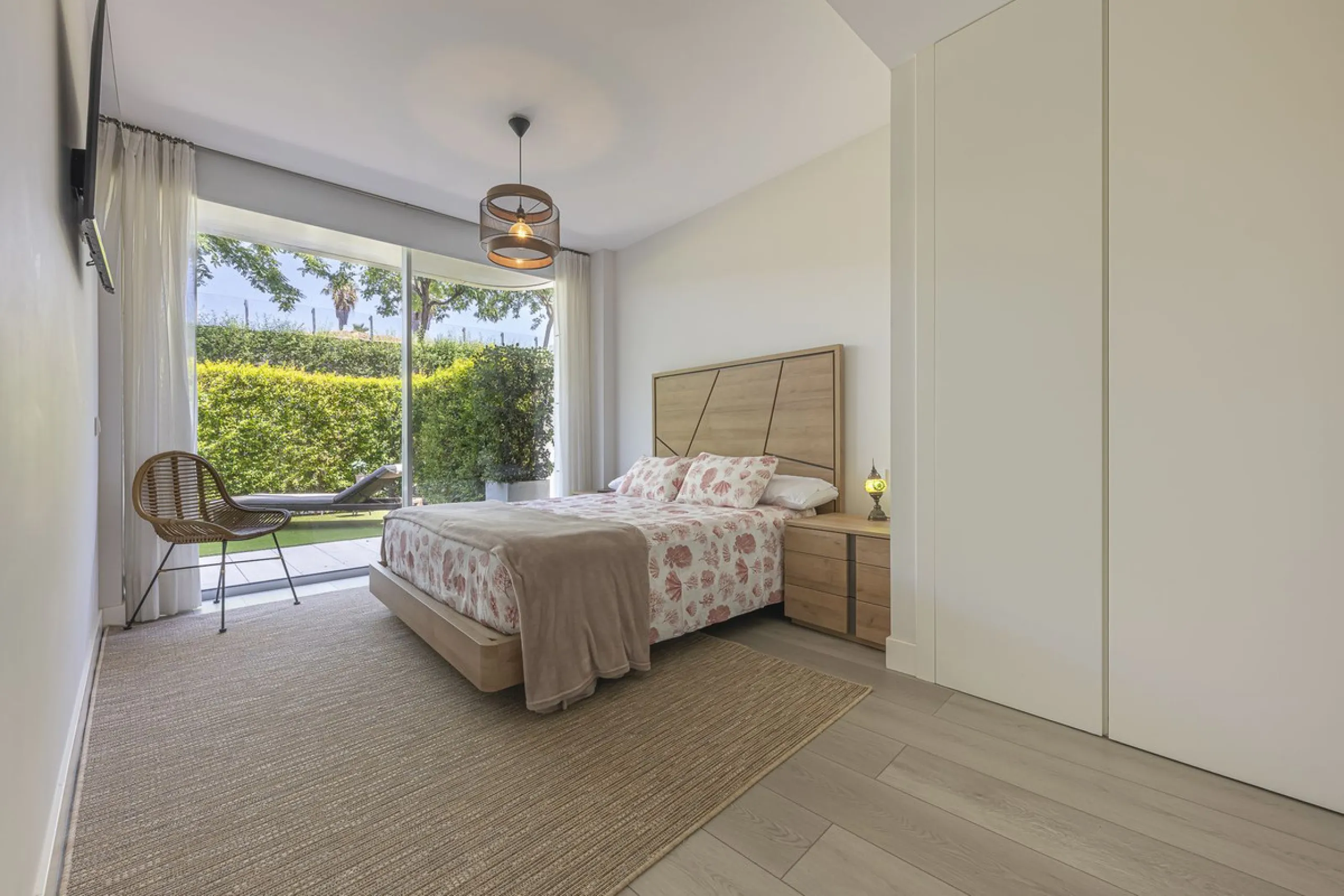 Apartment - Ground Floor Apartment в продаже в Estepona, Málaga. В доме 2 спален и 2 ванных комнат. Площадь дома 121 м²