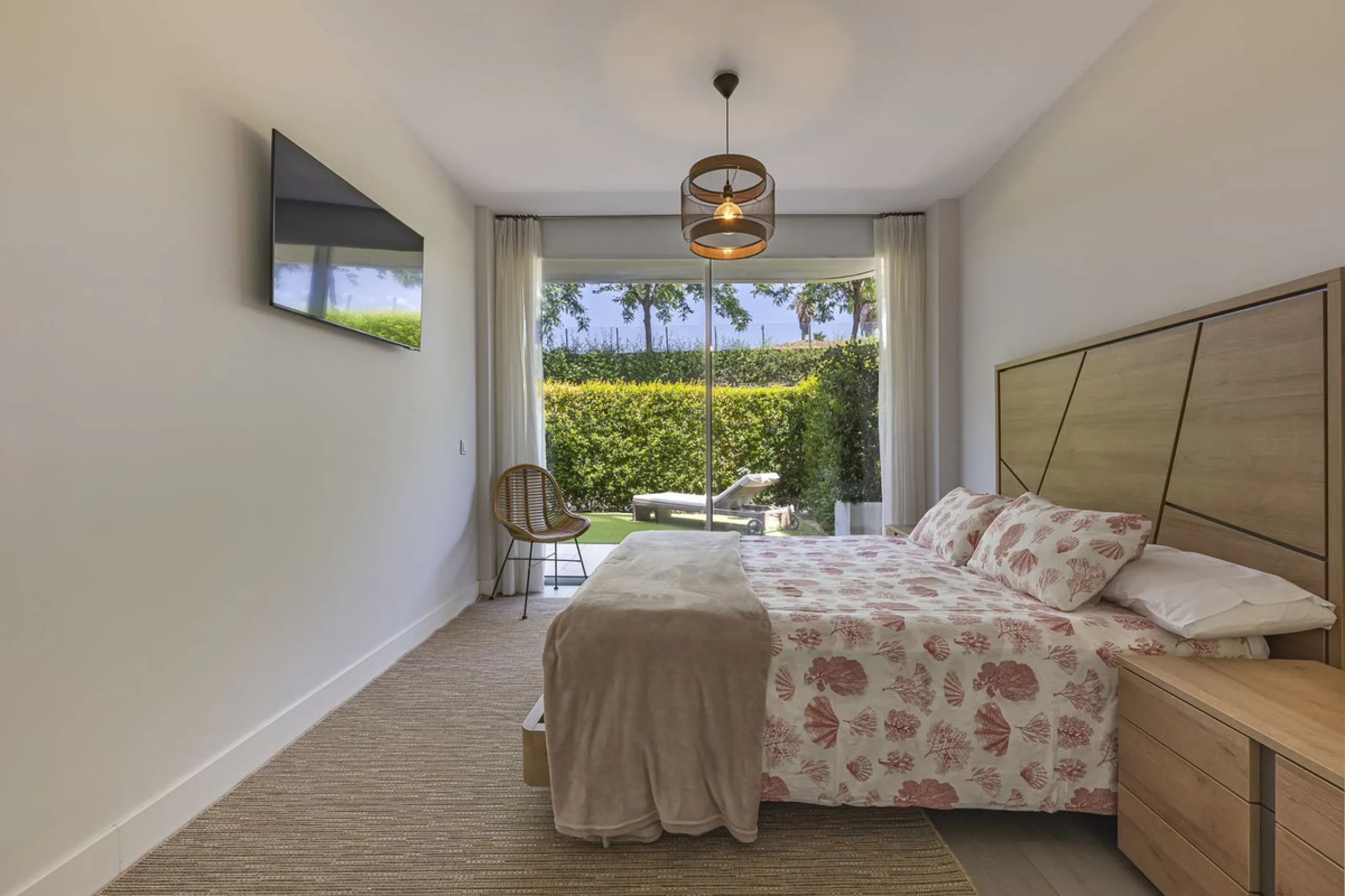Apartment - Ground Floor Apartment в продаже в Estepona, Málaga. В доме 2 спален и 2 ванных комнат. Площадь дома 121 м²