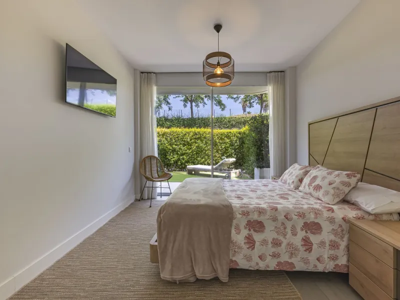 Apartment - Ground Floor Apartment в продаже в Estepona, Málaga. В доме 2 спален и 2 ванных комнат. Площадь дома 121 м²