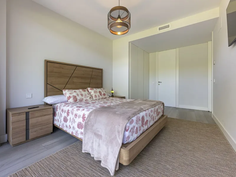 Apartment - Ground Floor Apartment в продаже в Estepona, Málaga. В доме 2 спален и 2 ванных комнат. Площадь дома 121 м²