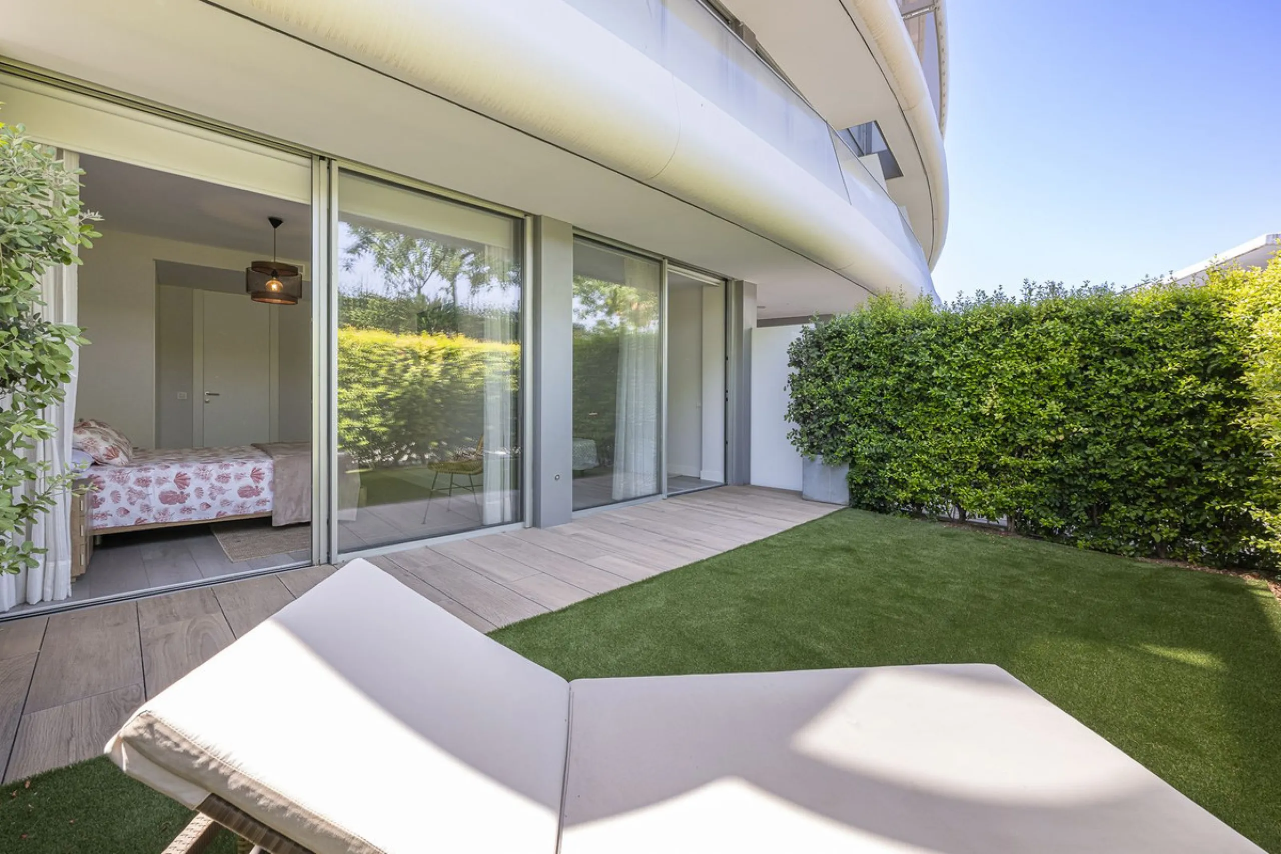 Apartment - Ground Floor Apartment в продаже в Estepona, Málaga. В доме 2 спален и 2 ванных комнат. Площадь дома 121 м²