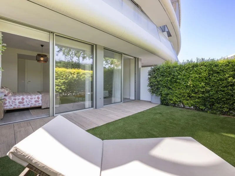 Apartment - Ground Floor Apartment в продаже в Estepona, Málaga. В доме 2 спален и 2 ванных комнат. Площадь дома 121 м²