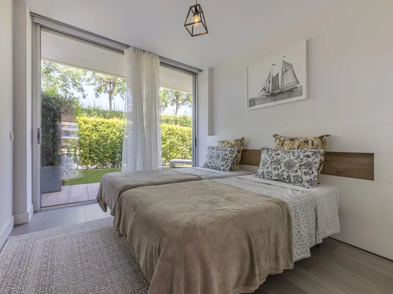 Apartment - Ground Floor Apartment в продаже в Estepona, Málaga. В доме 2 спален и 2 ванных комнат. Площадь дома 121 м²