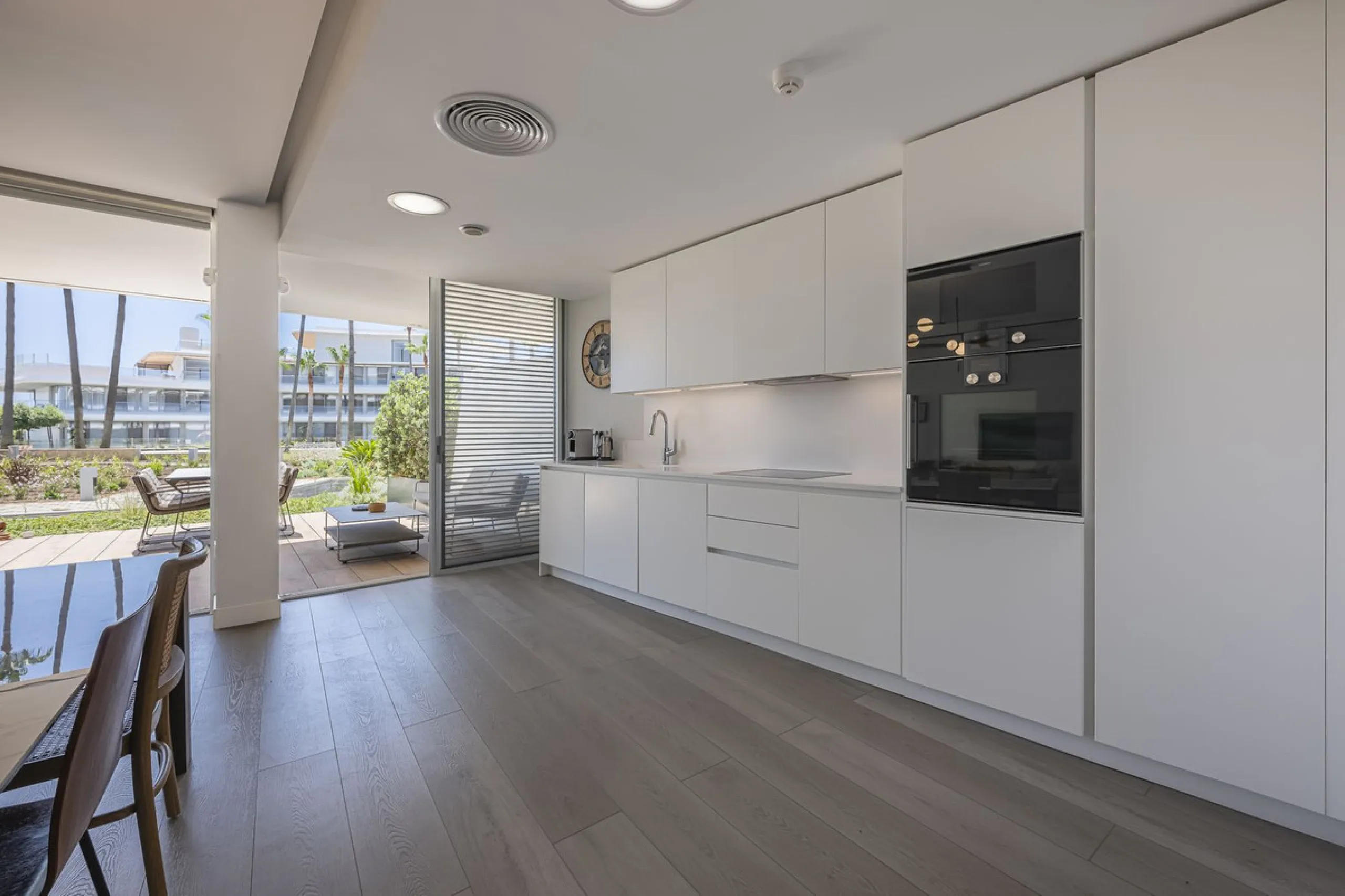 Apartment - Ground Floor Apartment в продаже в Estepona, Málaga. В доме 2 спален и 2 ванных комнат. Площадь дома 121 м²