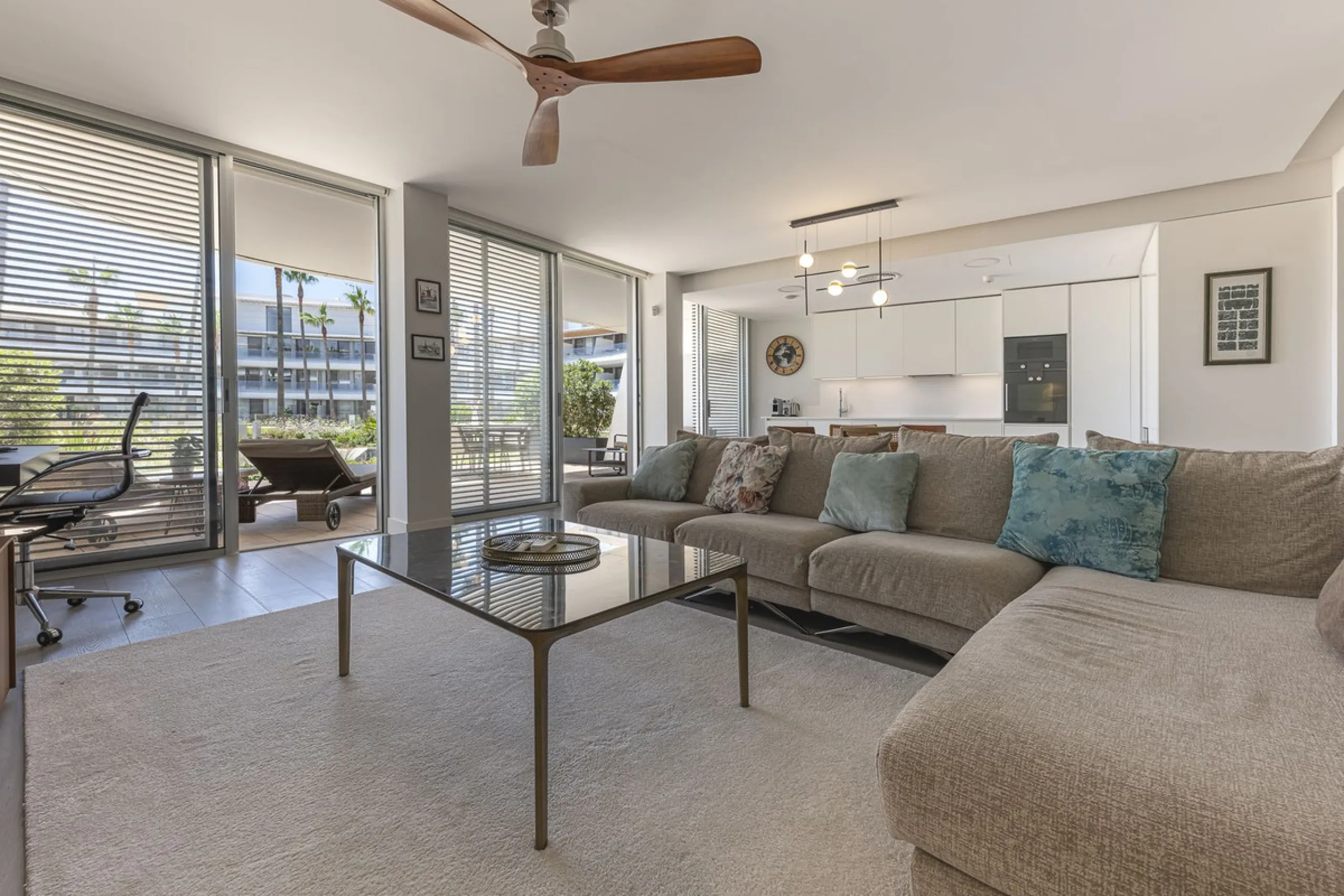 Apartment - Ground Floor Apartment в продаже в Estepona, Málaga. В доме 2 спален и 2 ванных комнат. Площадь дома 121 м²