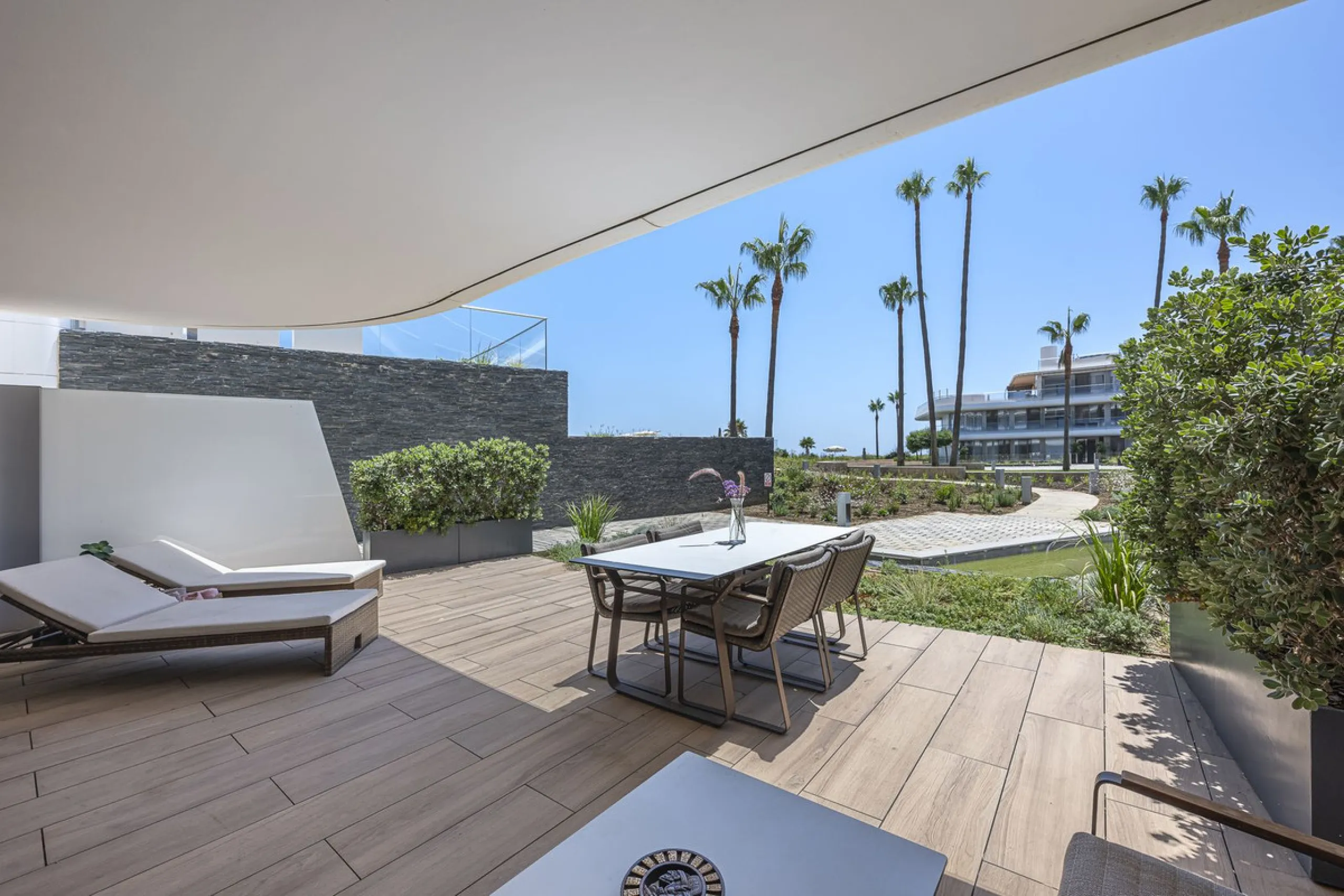 Apartment - Ground Floor Apartment в продаже в Estepona, Málaga. В доме 2 спален и 2 ванных комнат. Площадь дома 121 м²
