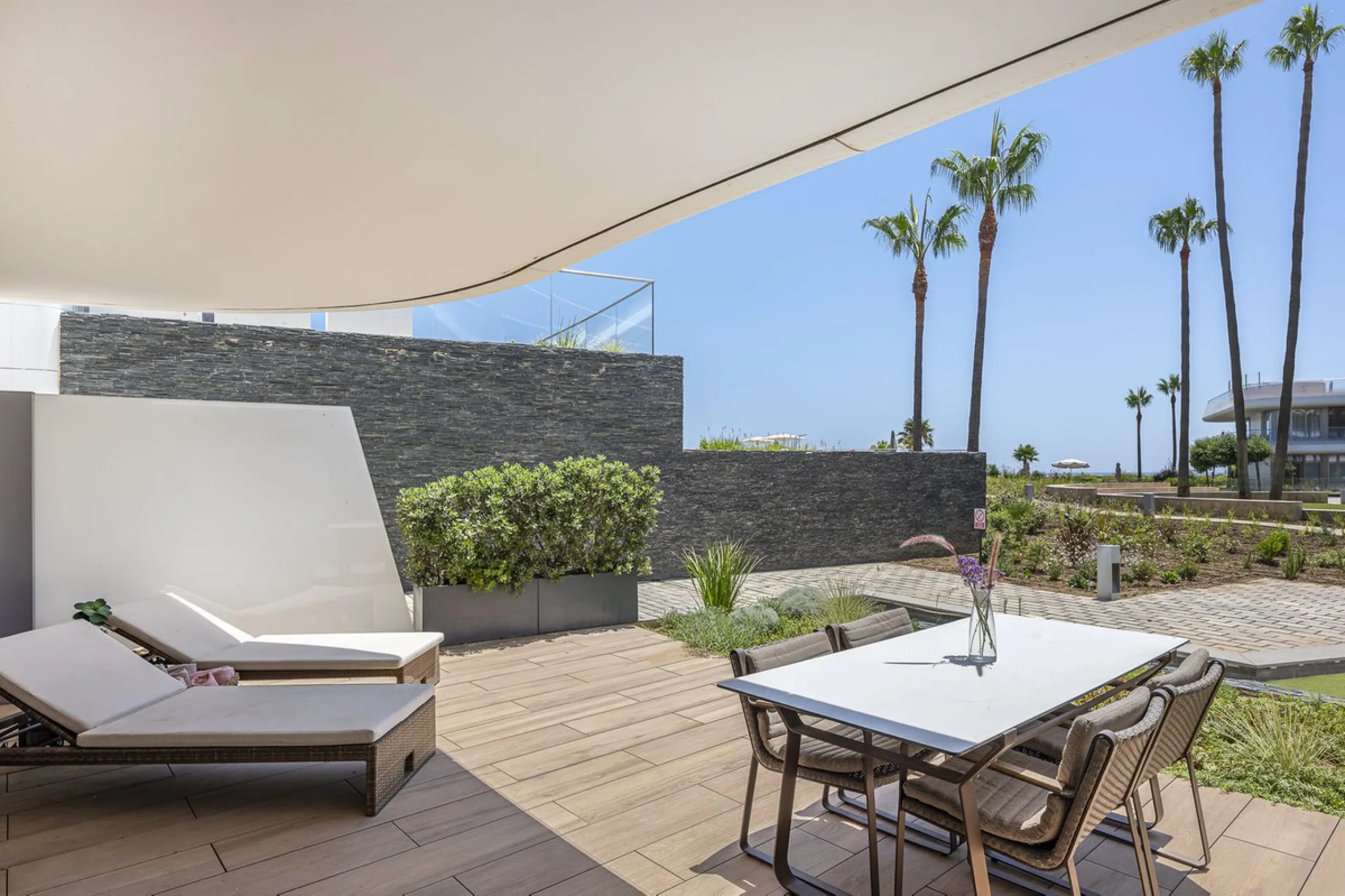 Apartment - Ground Floor Apartment в продаже в Estepona, Málaga. В доме 2 спален и 2 ванных комнат. Площадь дома 121 м²