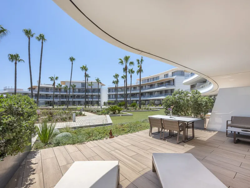 Apartment - Ground Floor Apartment в продаже в Estepona, Málaga. В доме 2 спален и 2 ванных комнат. Площадь дома 121 м²