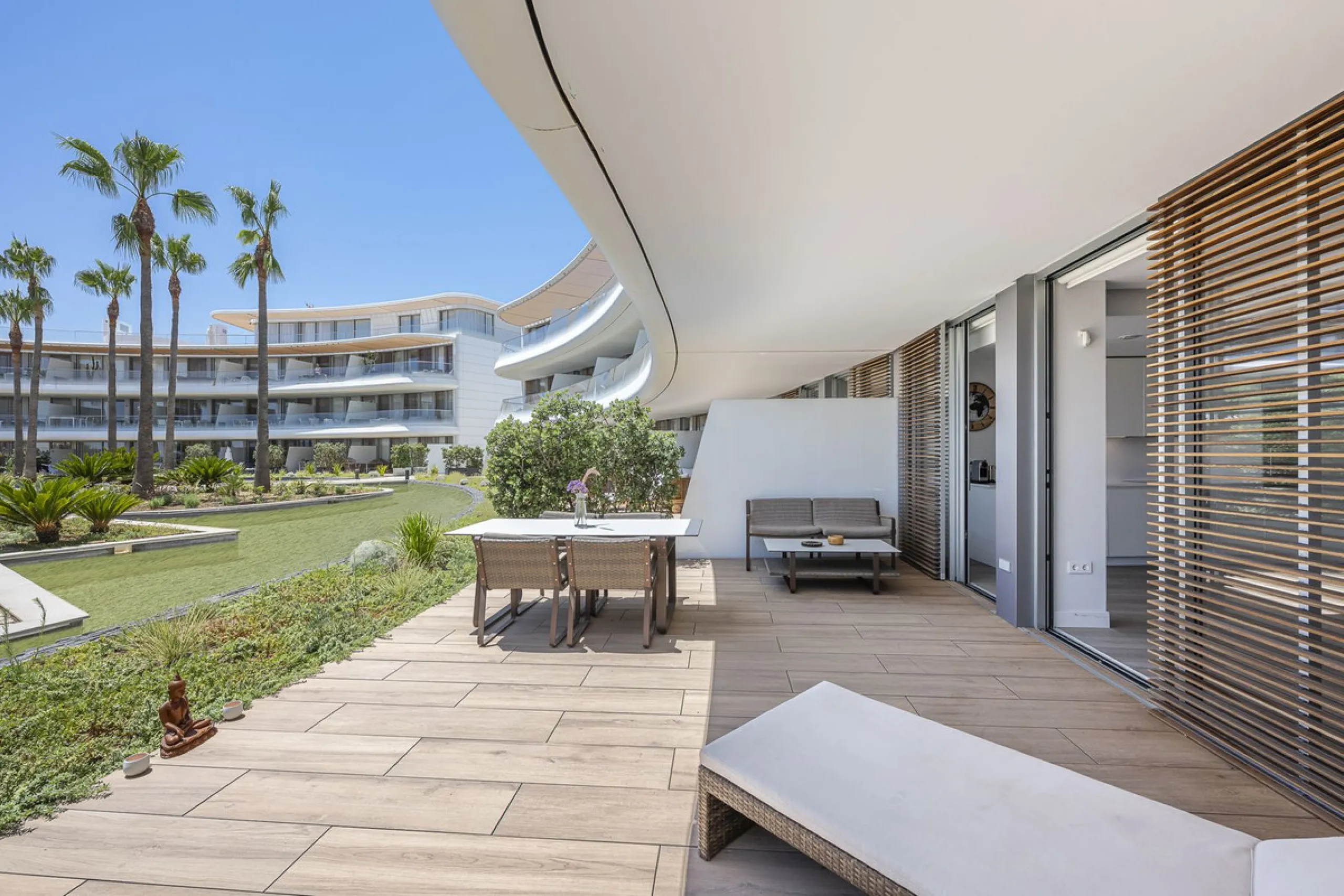 Apartment - Ground Floor Apartment в продаже в Estepona, Málaga. В доме 2 спален и 2 ванных комнат. Площадь дома 121 м²