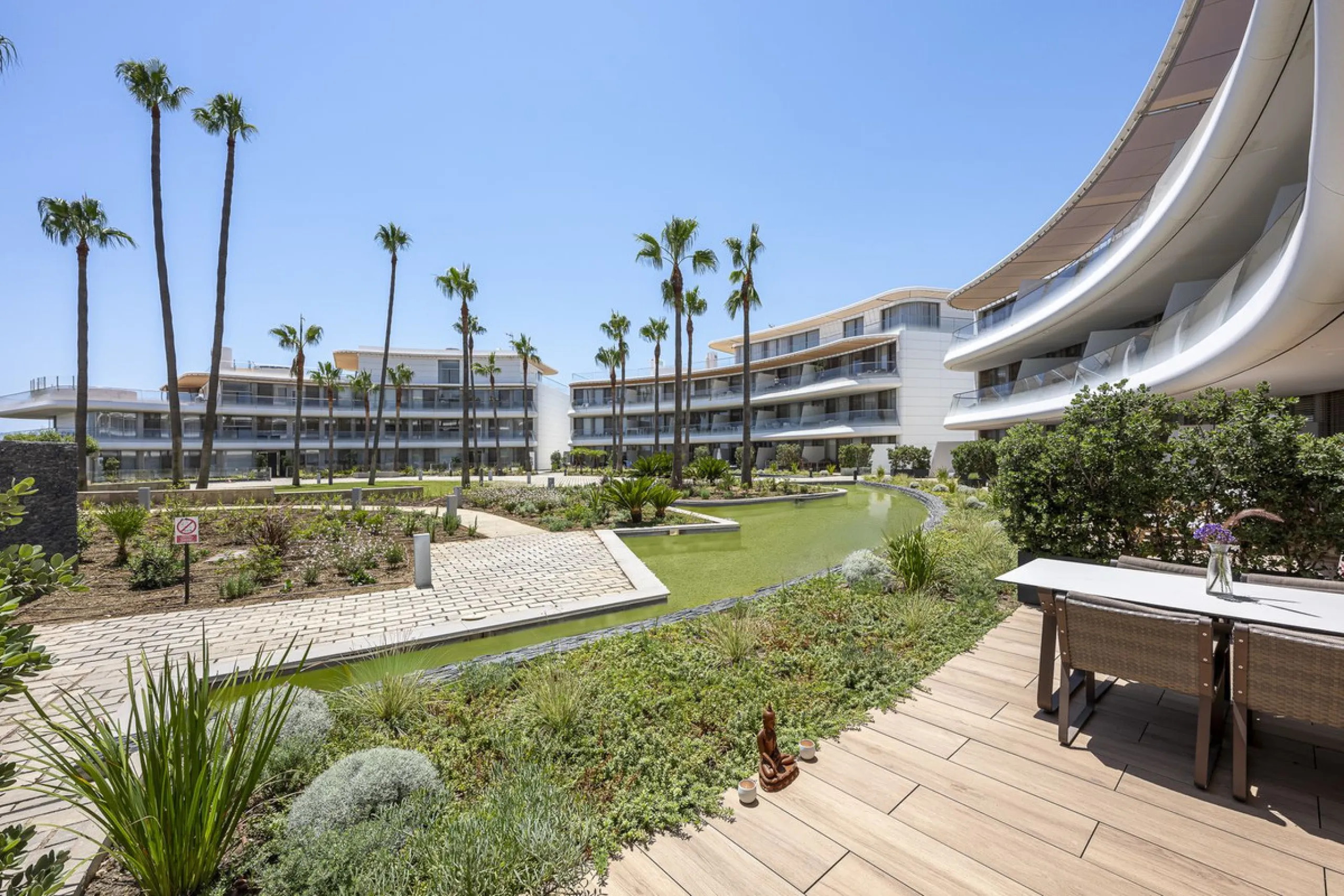 Apartment - Ground Floor Apartment в продаже в Estepona, Málaga. В доме 2 спален и 2 ванных комнат. Площадь дома 121 м²
