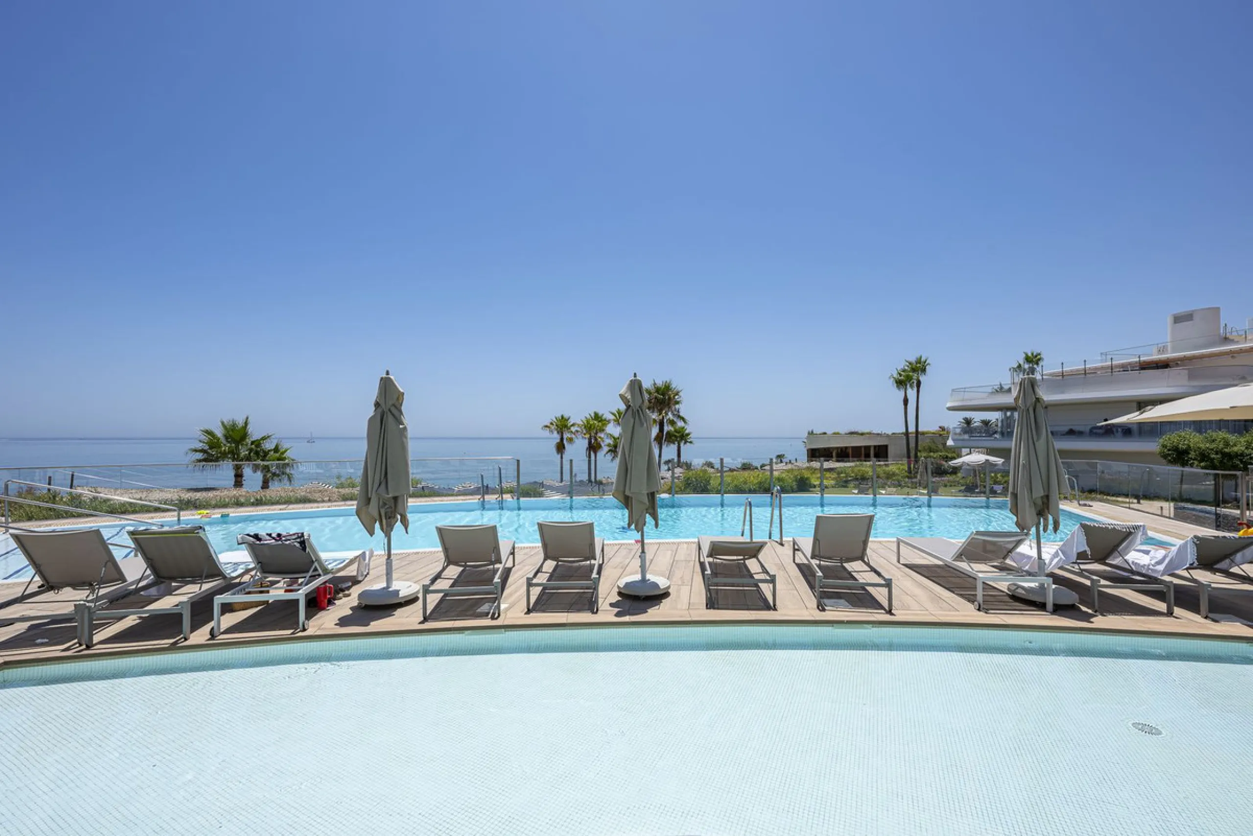 Apartment - Ground Floor Apartment в продаже в Estepona, Málaga. В доме 2 спален и 2 ванных комнат. Площадь дома 121 м²