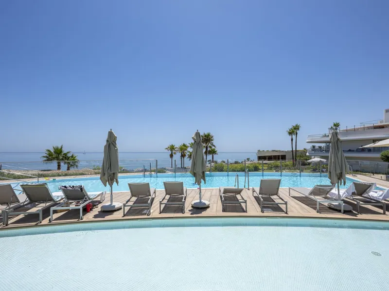Apartment - Ground Floor Apartment в продаже в Estepona, Málaga. В доме 2 спален и 2 ванных комнат. Площадь дома 121 м²
