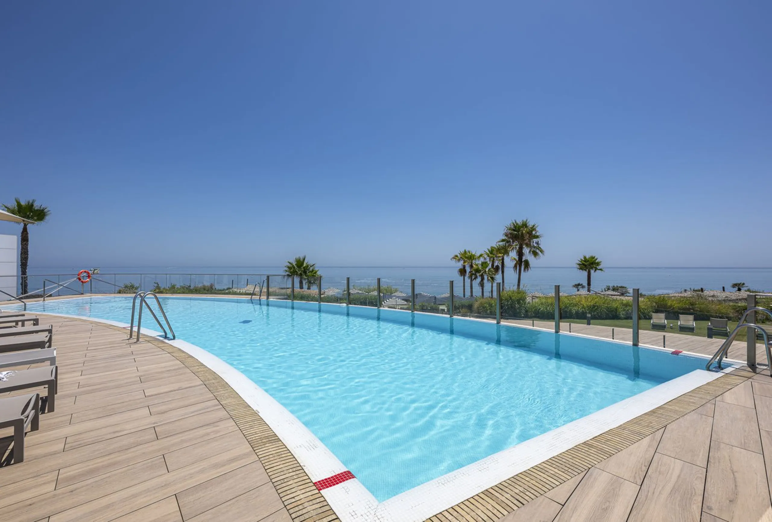 Apartment - Ground Floor Apartment в продаже в Estepona, Málaga. В доме 2 спален и 2 ванных комнат. Площадь дома 121 м²