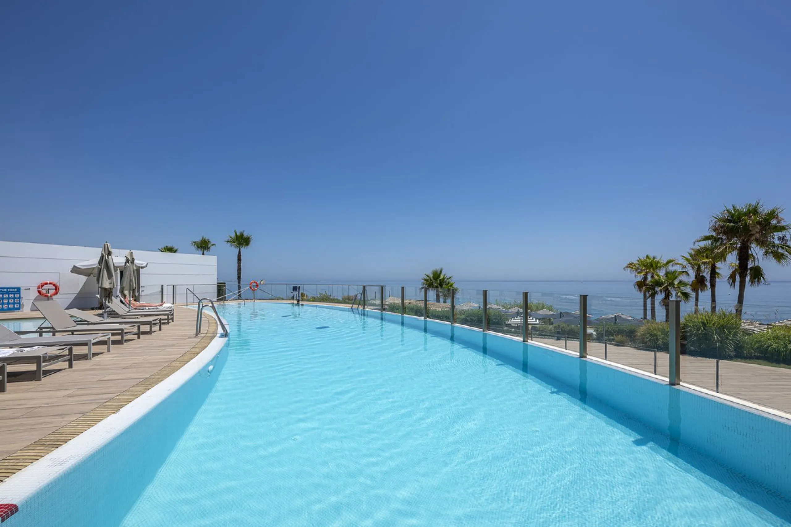 Apartment - Ground Floor Apartment в продаже в Estepona, Málaga. В доме 2 спален и 2 ванных комнат. Площадь дома 121 м²