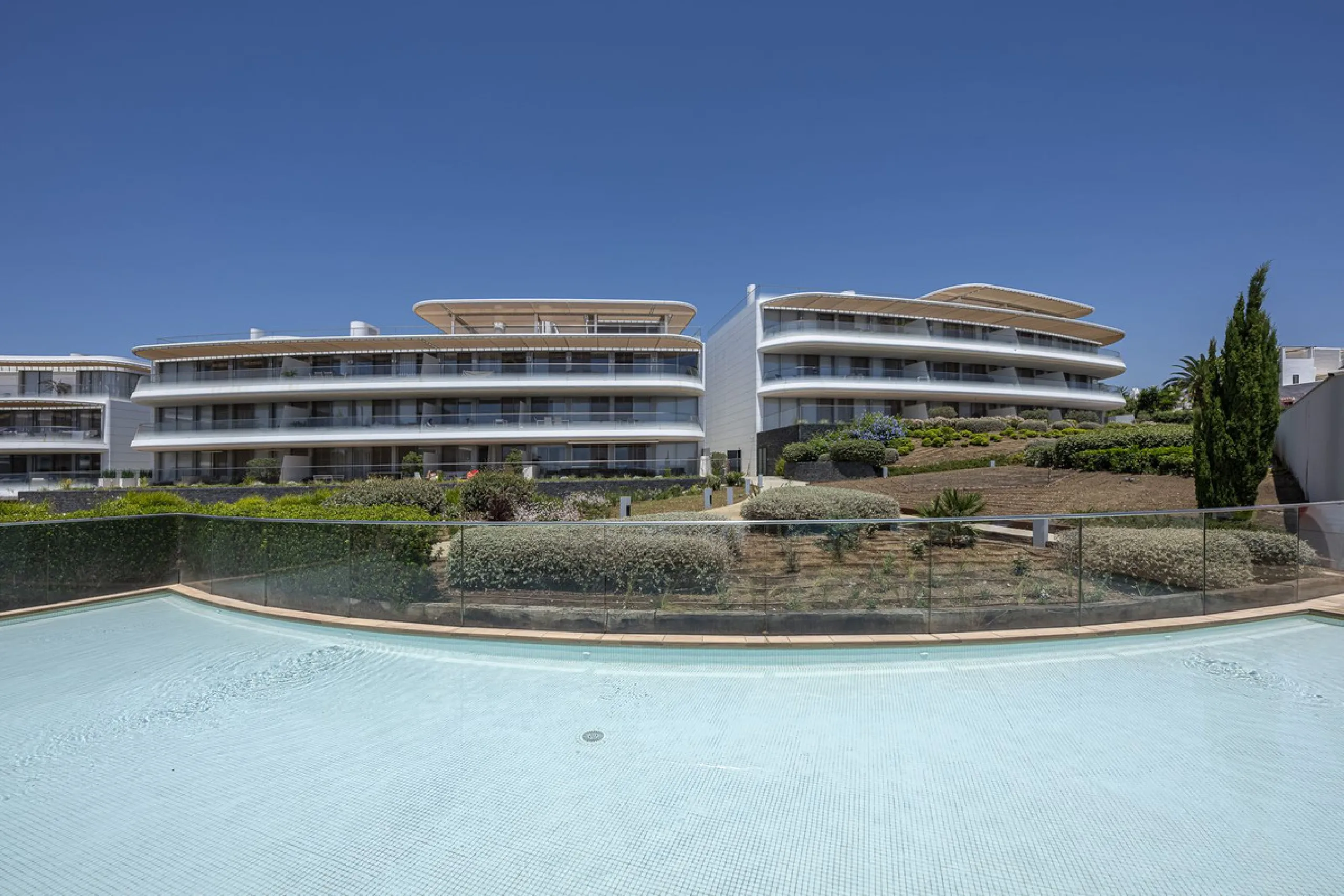 Apartment - Ground Floor Apartment в продаже в Estepona, Málaga. В доме 2 спален и 2 ванных комнат. Площадь дома 121 м²