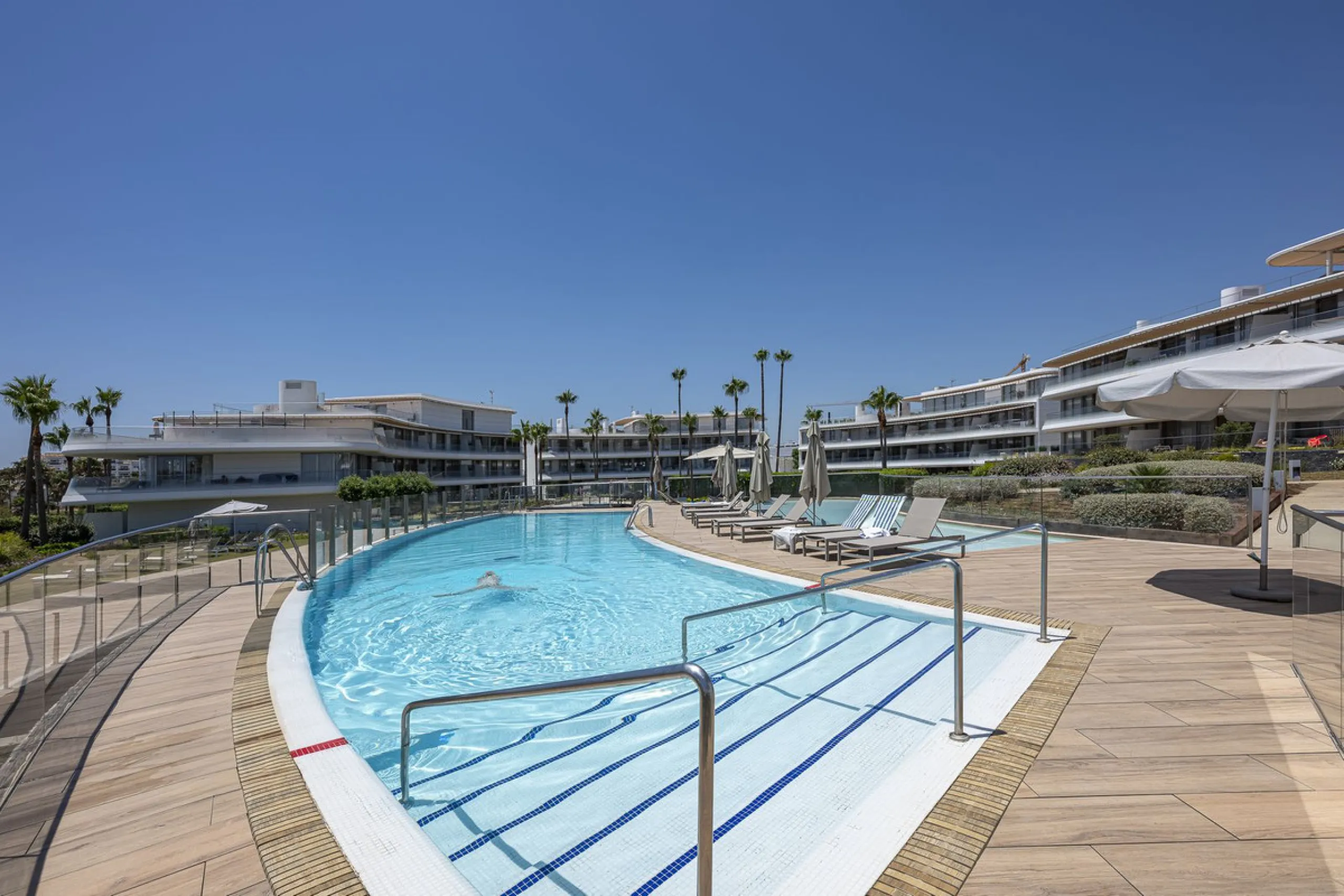 Apartment - Ground Floor Apartment в продаже в Estepona, Málaga. В доме 2 спален и 2 ванных комнат. Площадь дома 121 м²