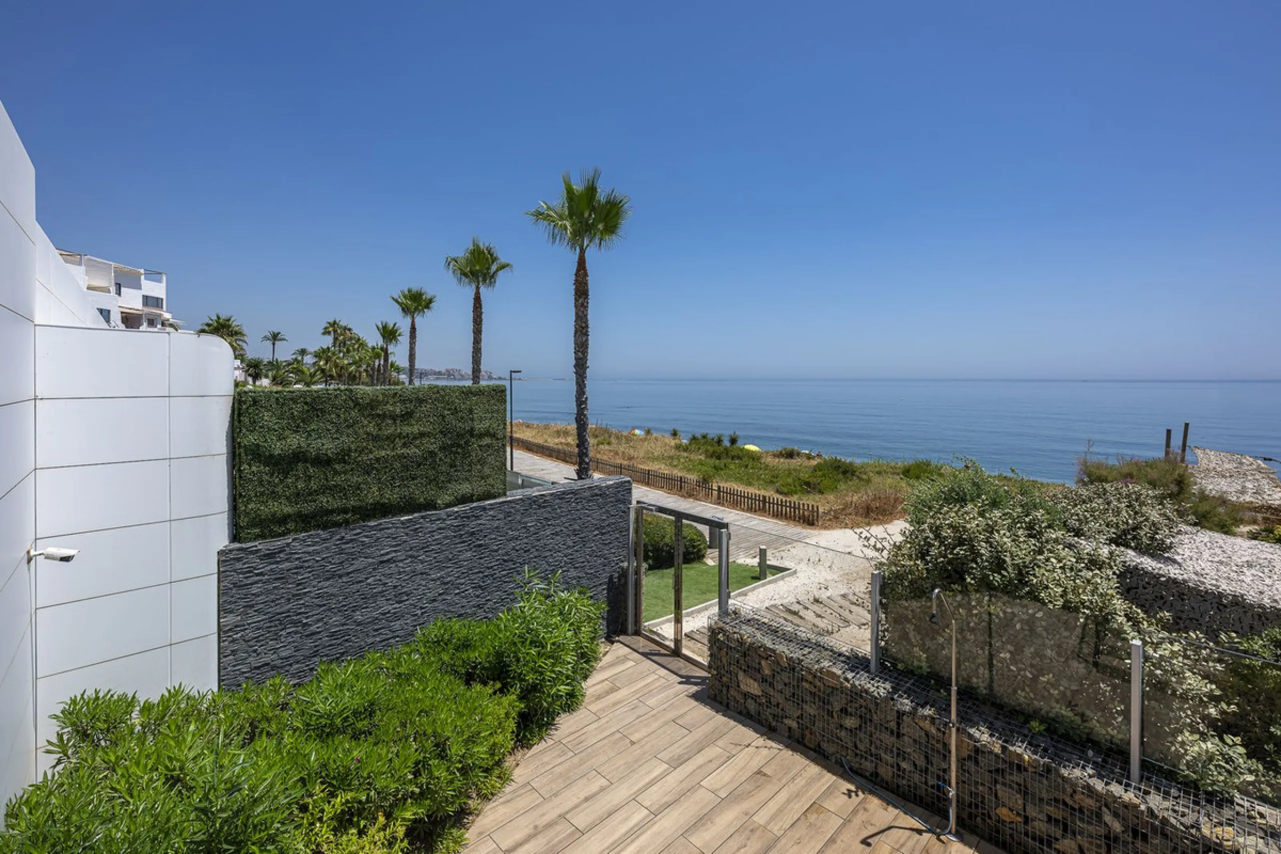 Apartment - Ground Floor Apartment в продаже в Estepona, Málaga. В доме 2 спален и 2 ванных комнат. Площадь дома 121 м²