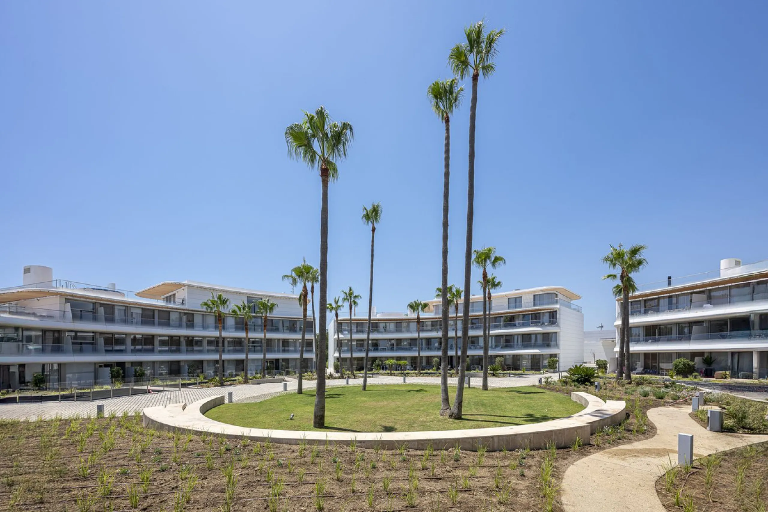 Apartment - Ground Floor Apartment в продаже в Estepona, Málaga. В доме 2 спален и 2 ванных комнат. Площадь дома 121 м²
