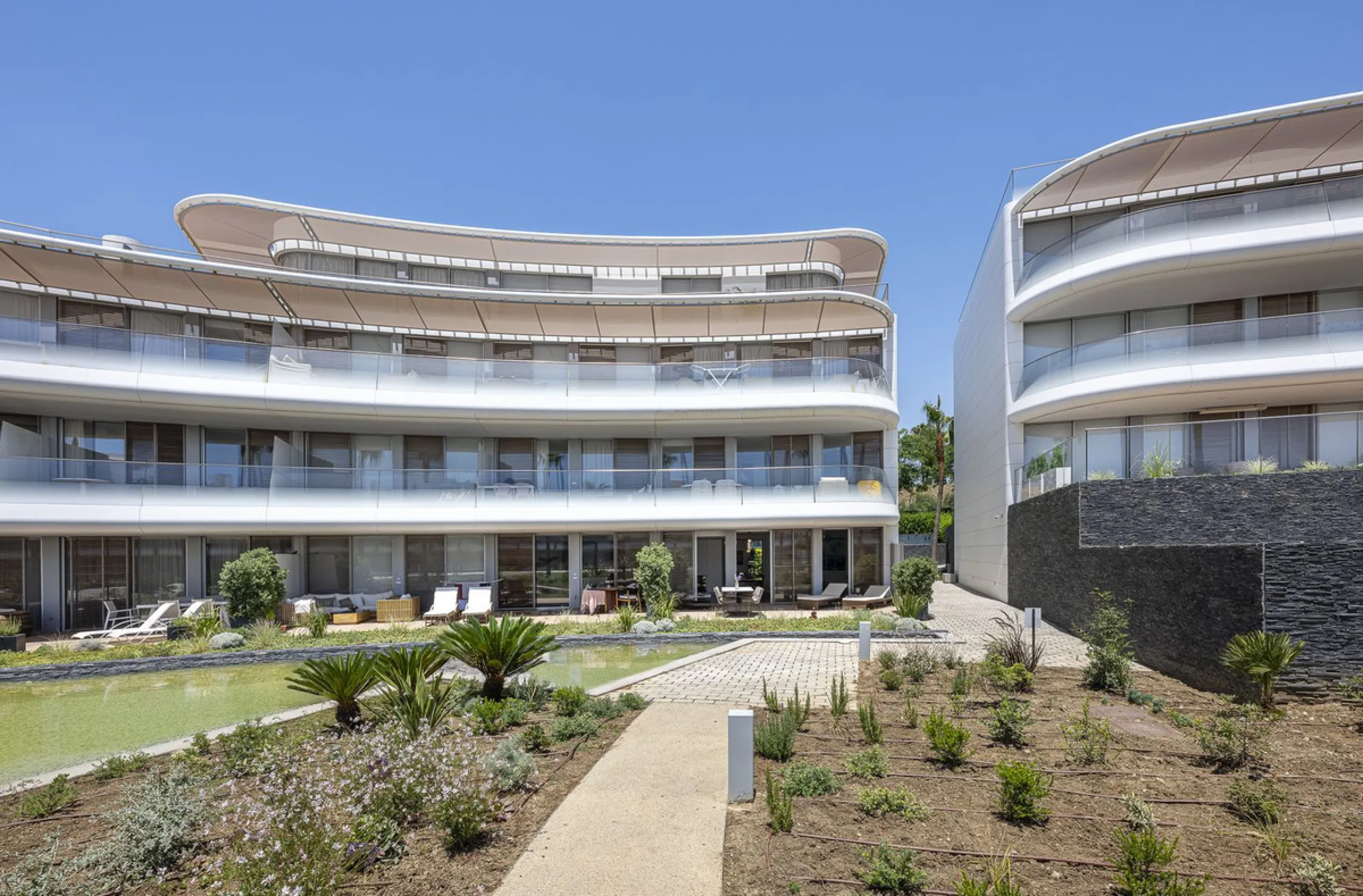 Apartment - Ground Floor Apartment в продаже в Estepona, Málaga. В доме 2 спален и 2 ванных комнат. Площадь дома 121 м²