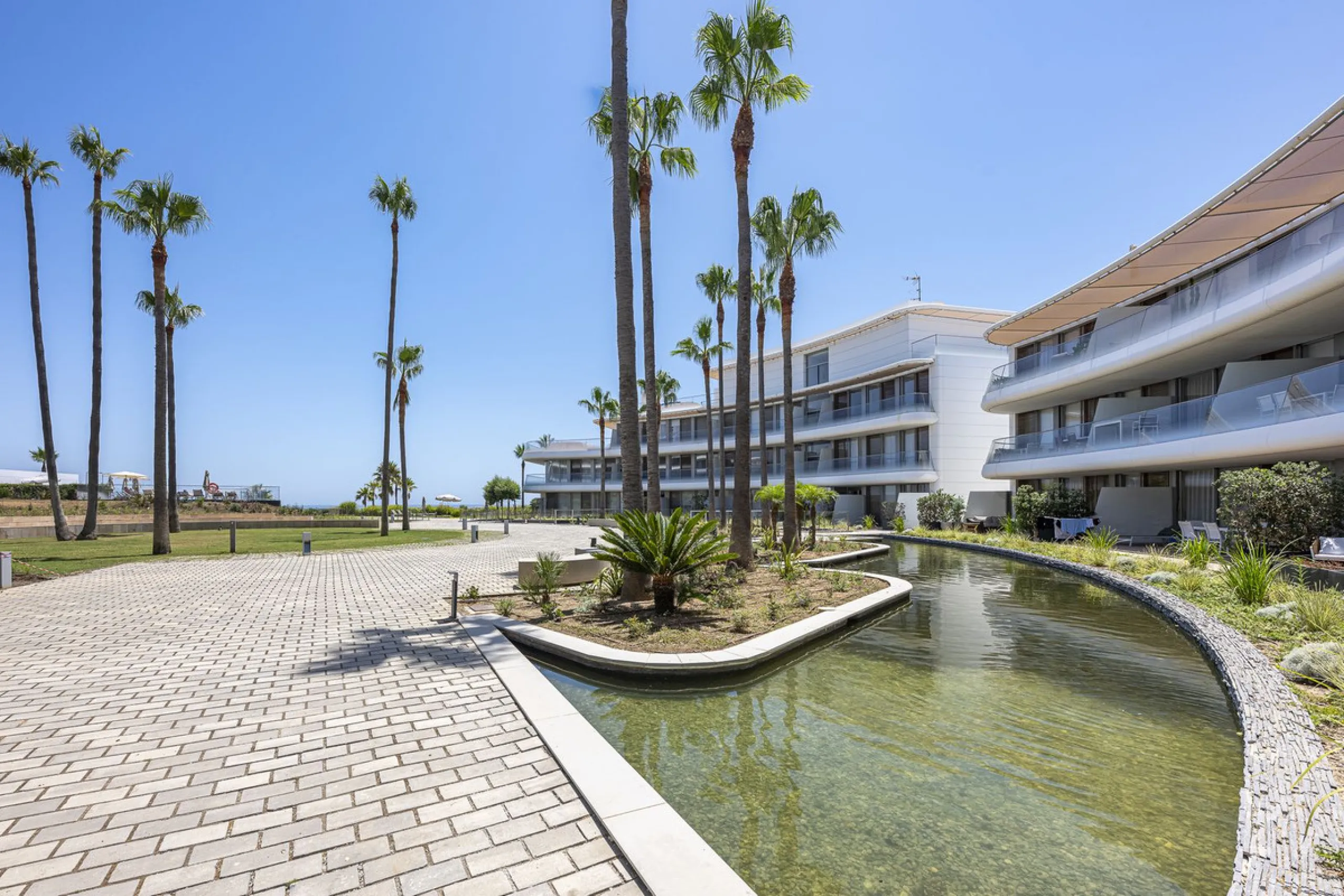 Apartment - Ground Floor Apartment в продаже в Estepona, Málaga. В доме 2 спален и 2 ванных комнат. Площадь дома 121 м²