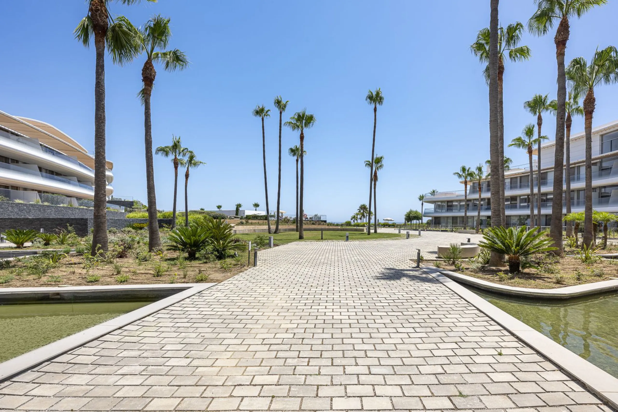 Apartment - Ground Floor Apartment в продаже в Estepona, Málaga. В доме 2 спален и 2 ванных комнат. Площадь дома 121 м²