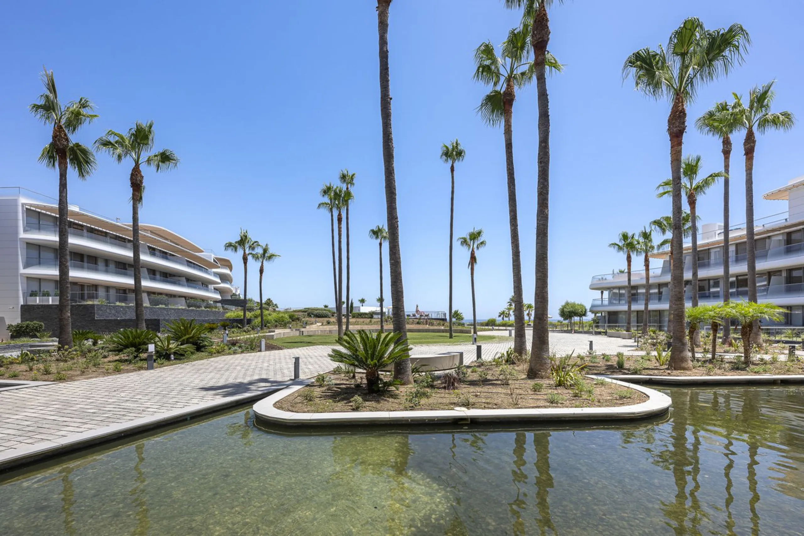 Apartment - Ground Floor Apartment в продаже в Estepona, Málaga. В доме 2 спален и 2 ванных комнат. Площадь дома 121 м²