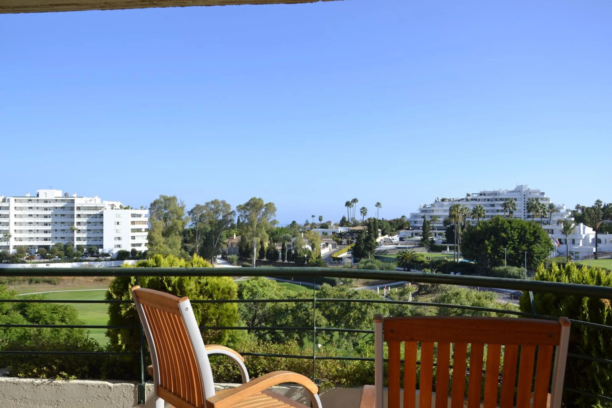 Exclusive Duplex Penthouse on the Front Line of Golf – Guadalmina Alta