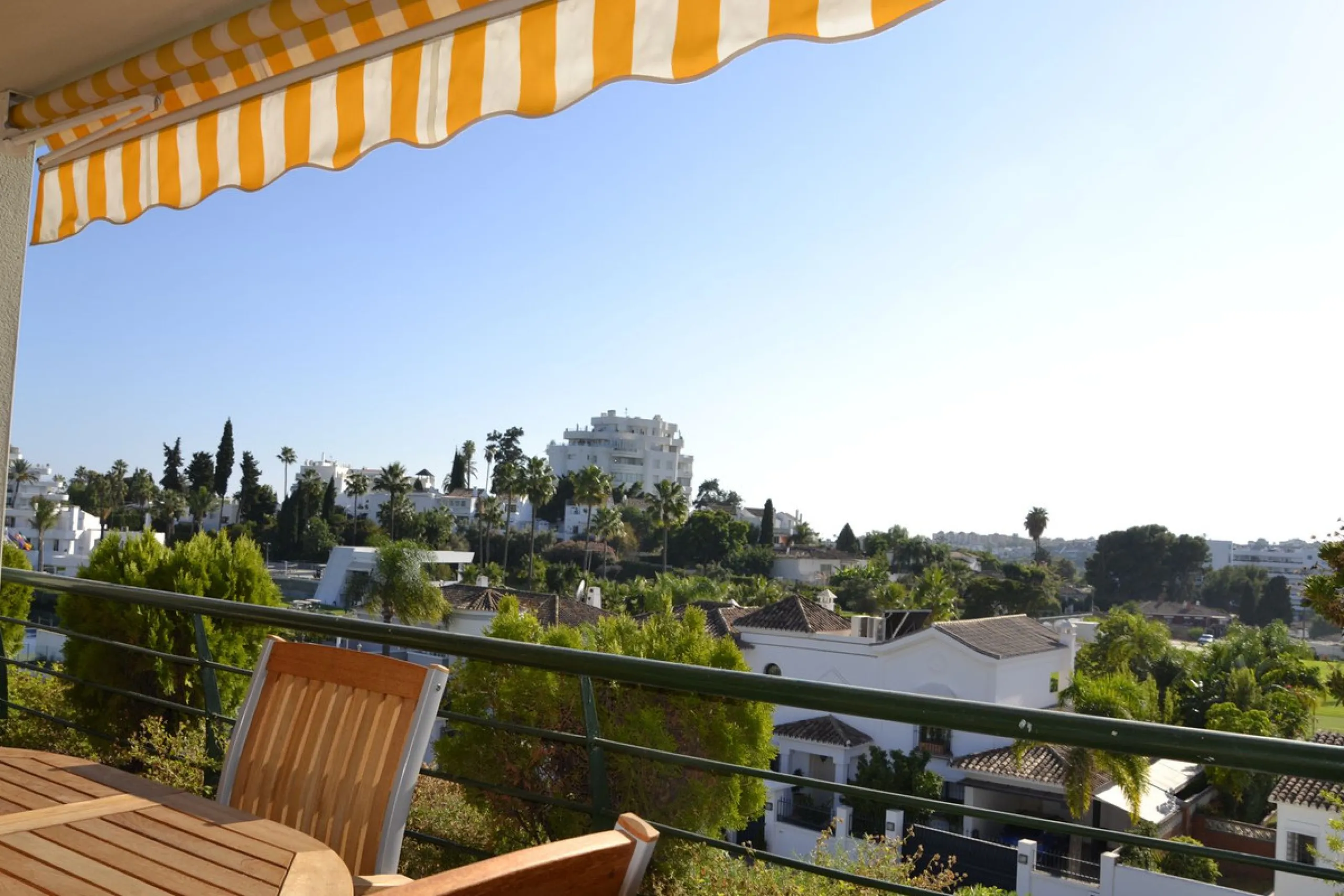 Exclusive Duplex Penthouse on the Front Line of Golf – Guadalmina Alta