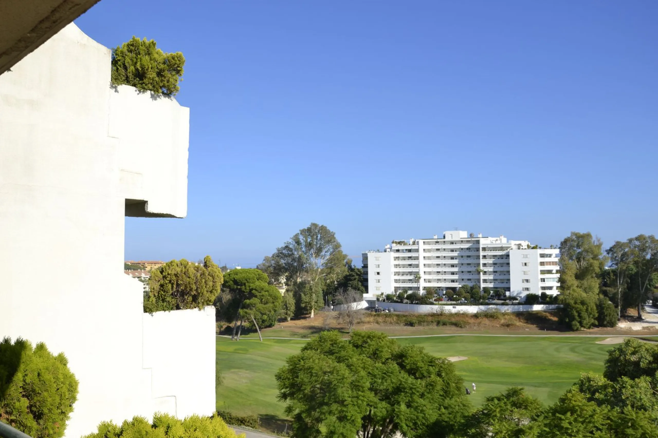 Exclusive Duplex Penthouse on the Front Line of Golf – Guadalmina Alta