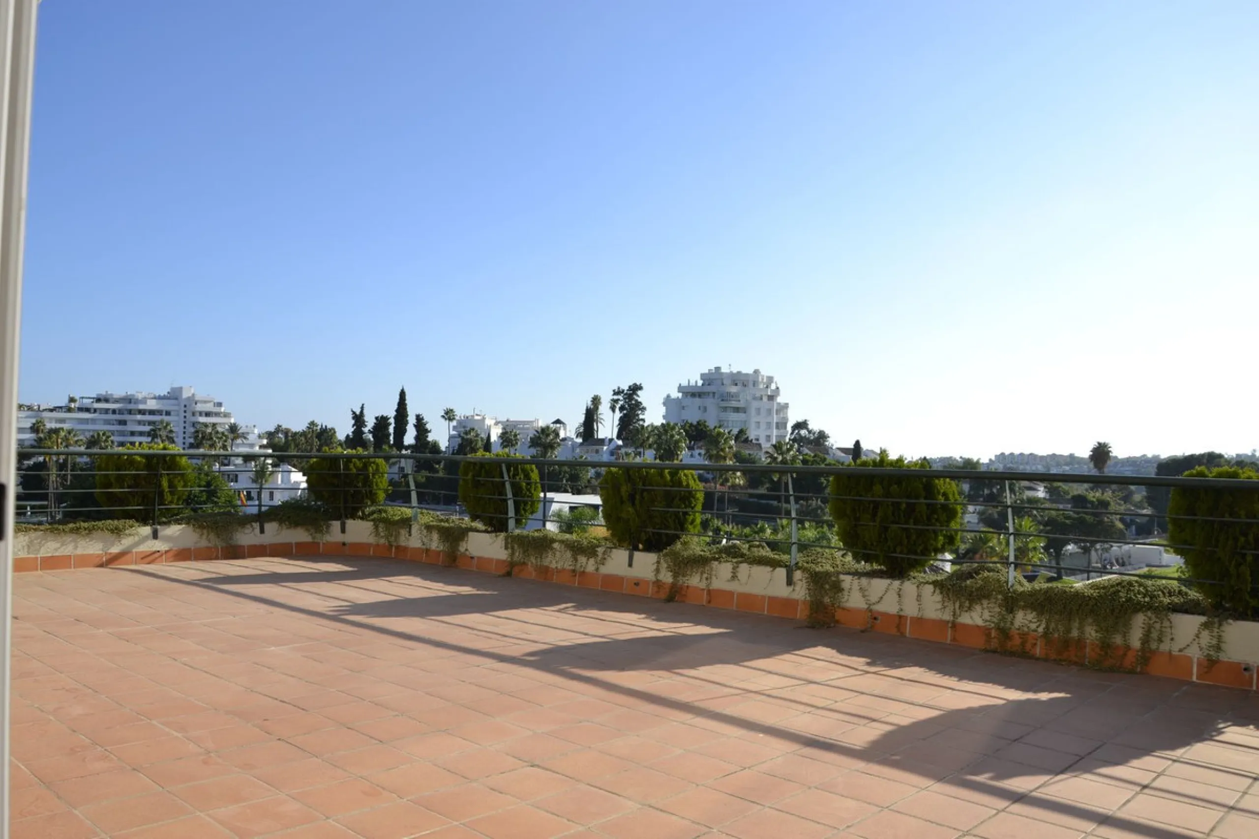 Exclusive Duplex Penthouse on the Front Line of Golf – Guadalmina Alta