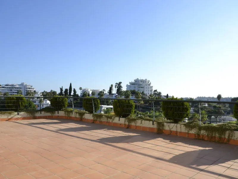 Exclusive Duplex Penthouse on the Front Line of Golf – Guadalmina Alta